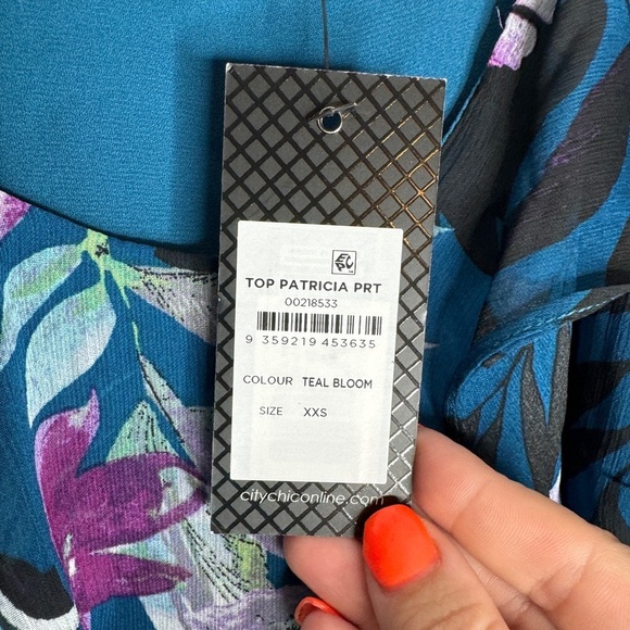 CITY CHIC NWT Patricia PYT Top Teal Bloom Cold Shoulder Size XXS/12 - Picture 6 of 8